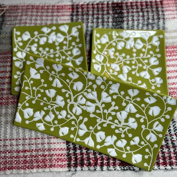 Crate & Barrel 3 Piece Akemi Floral Serving Set - Picture 9 of 16